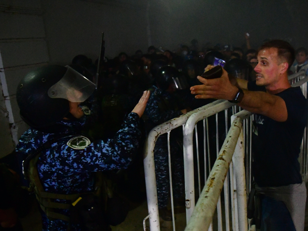 Gimnasia-Boca fue suspendido por graves incidentes