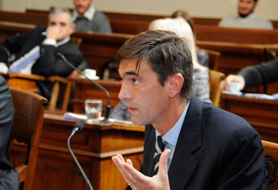 Iparraguirre: "Hay que comprometerse en serio si queremos sacar adelante al país"