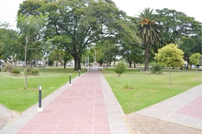Plaza Luis María Campos,  muy bien conservada 