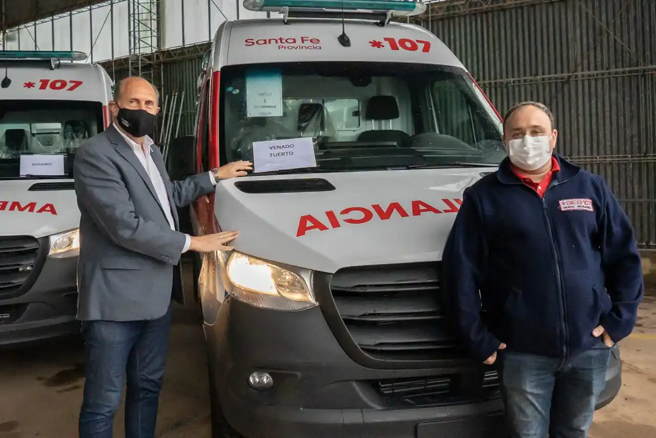 La Provincia entregó 12 nuevas ambulancias y dos se destinarán a la región