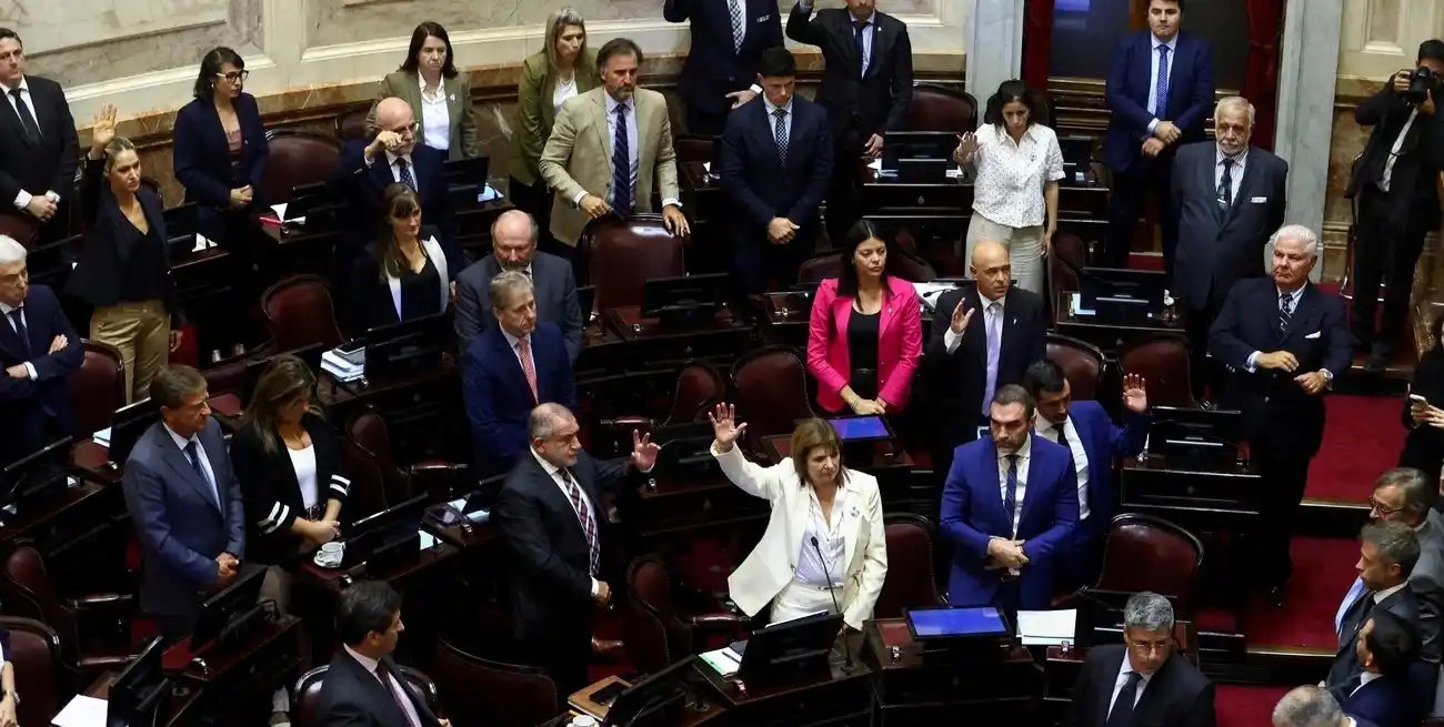 Antes de la votación, se realizó un minuto de silencio a pedido de Bullrich por las víctimas de delitos a manos de menores. Foto: Xinhua / Martín Zabala.