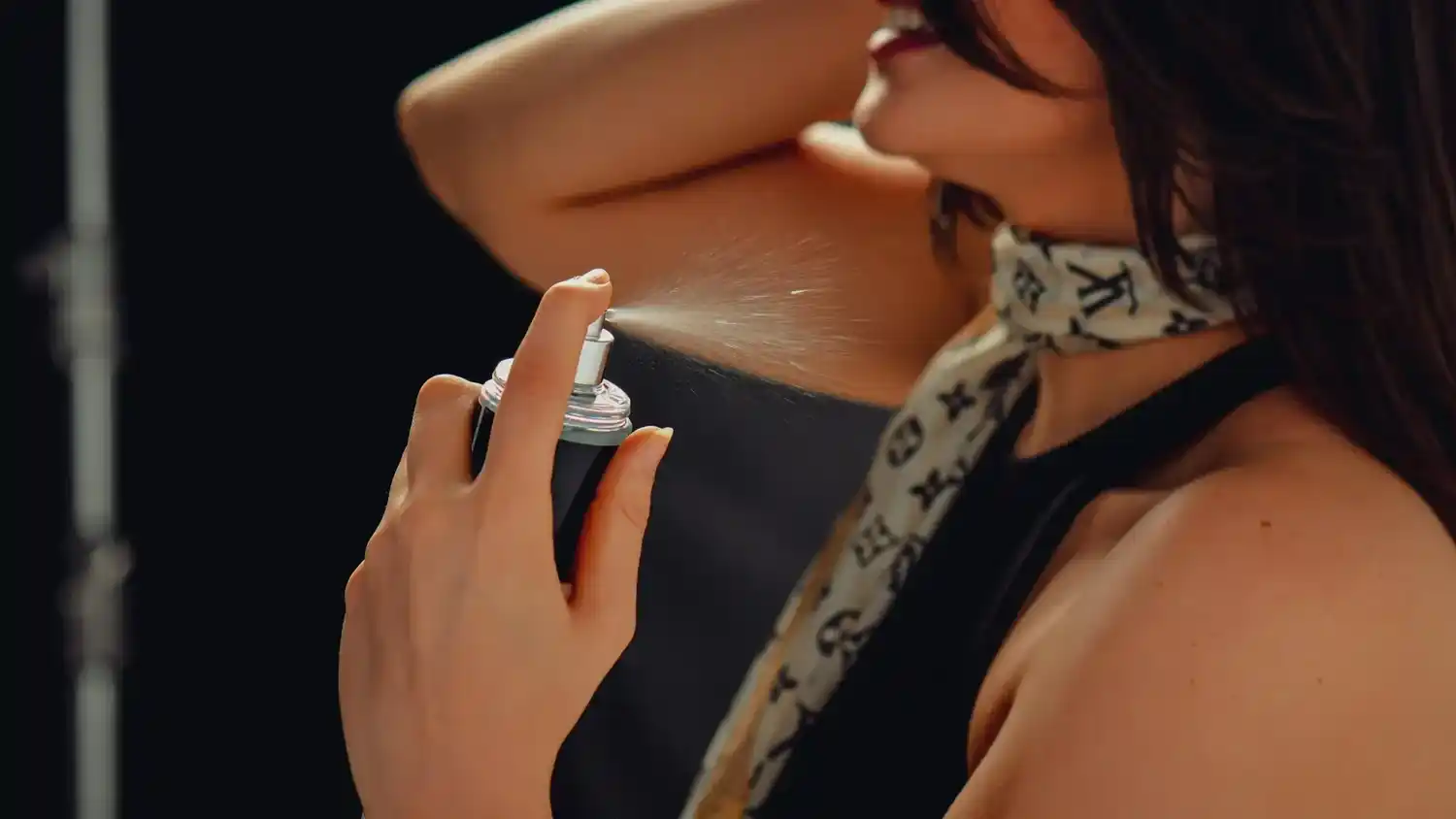 La Anmat prohibió un perfume por irregularidades y ordena retirarlo del mercado