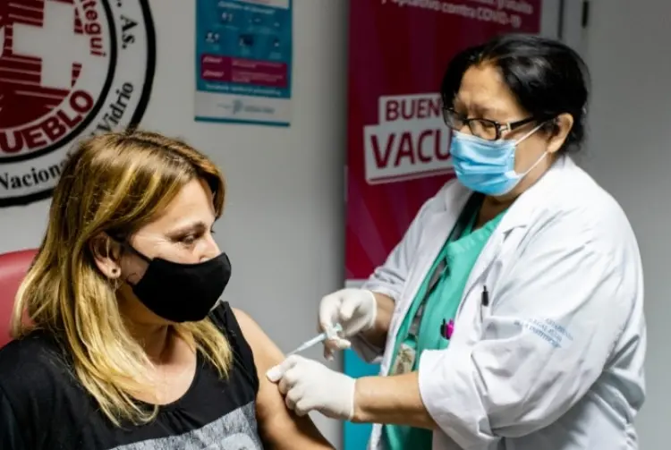 Vacunación bonaerense: 68 mil turnos enviados de primeras dosis y 187 mil para completar esquemas