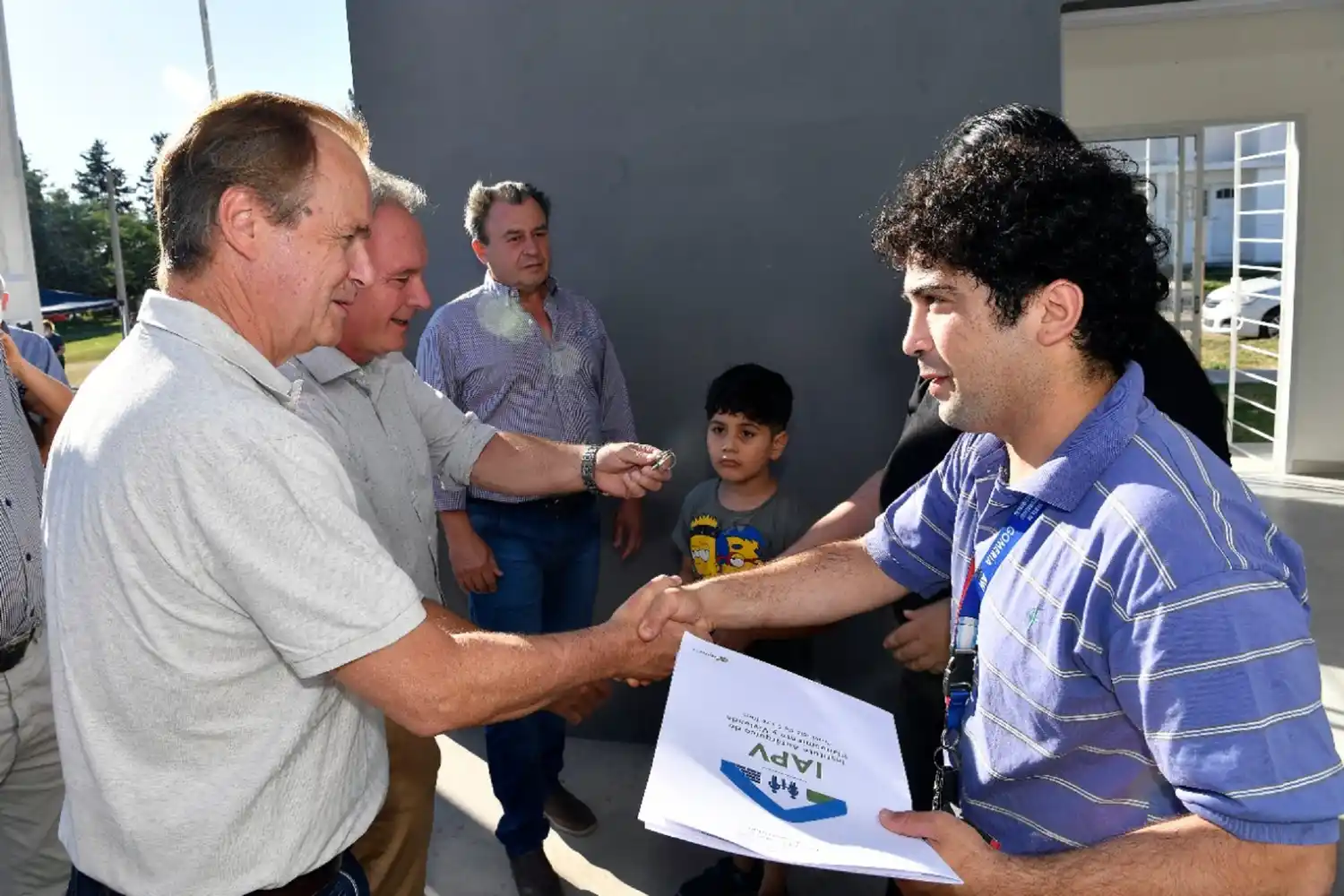 Bordet, junto a Stratta y Schneider, entregaron 22 viviendas en Crespo