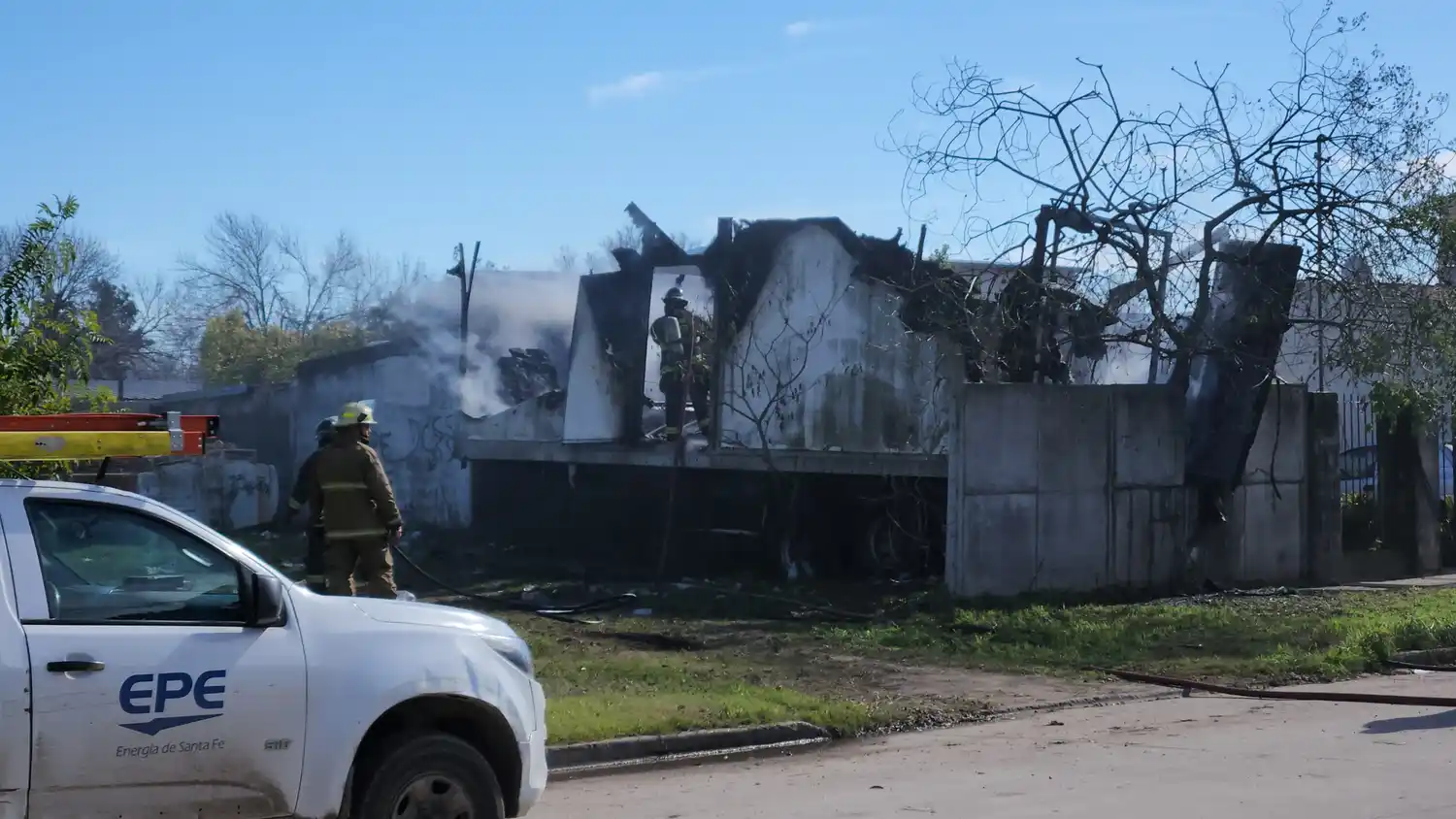 Una rápida labor del personal de Bomberos para extinguir el incendio.