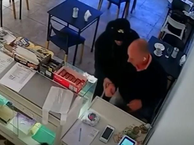 Intentó robar una panadería de Ituzaingó pero lo frenaron a golpes y a ¡prepizzazos!