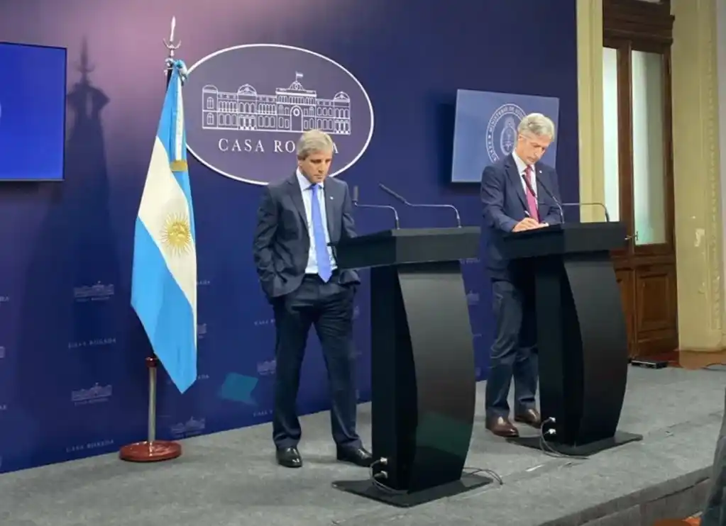 El ministro de Economía, Luis Caputo, anunció que desde el lunes se termina el cepo cambiario