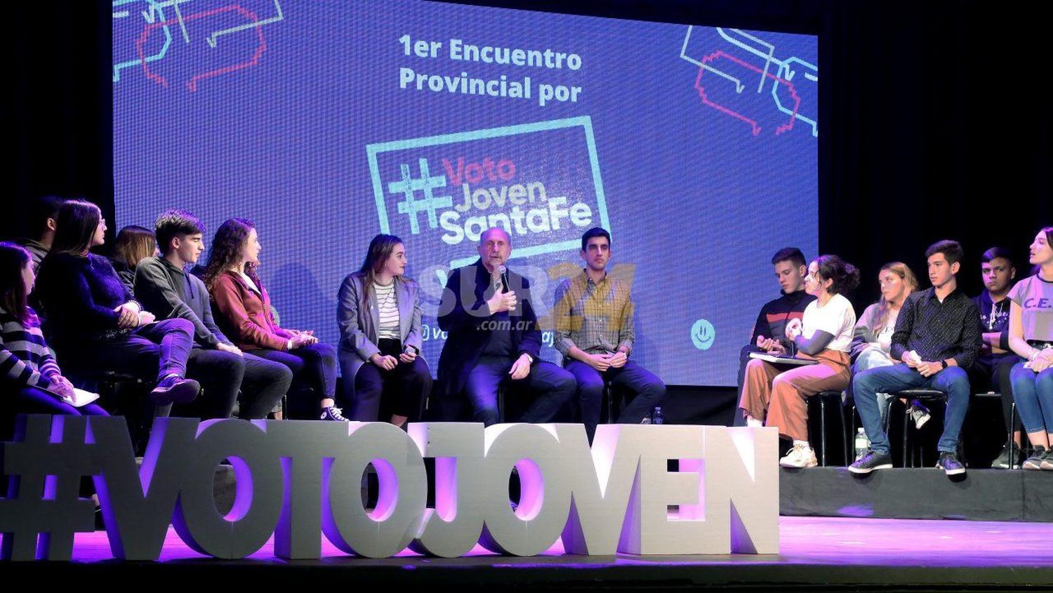 Perotti participó del primer encuentro por la implementación del Voto Joven en Santa Fe