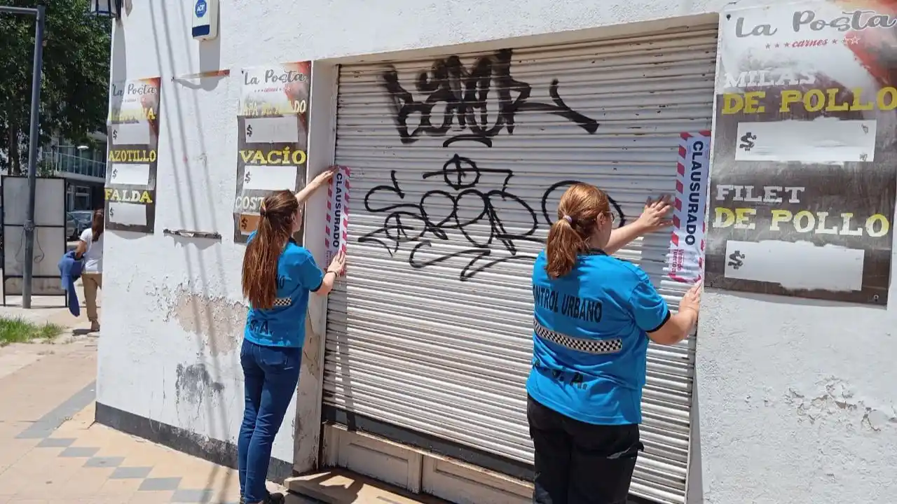 Personal de la Secretaría de Control procedió a la clausura preventiva.