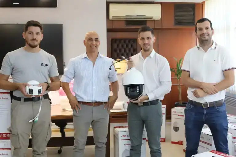 Viotti y Martinez Saliba, en el despacho del intendente, reciben los equipos