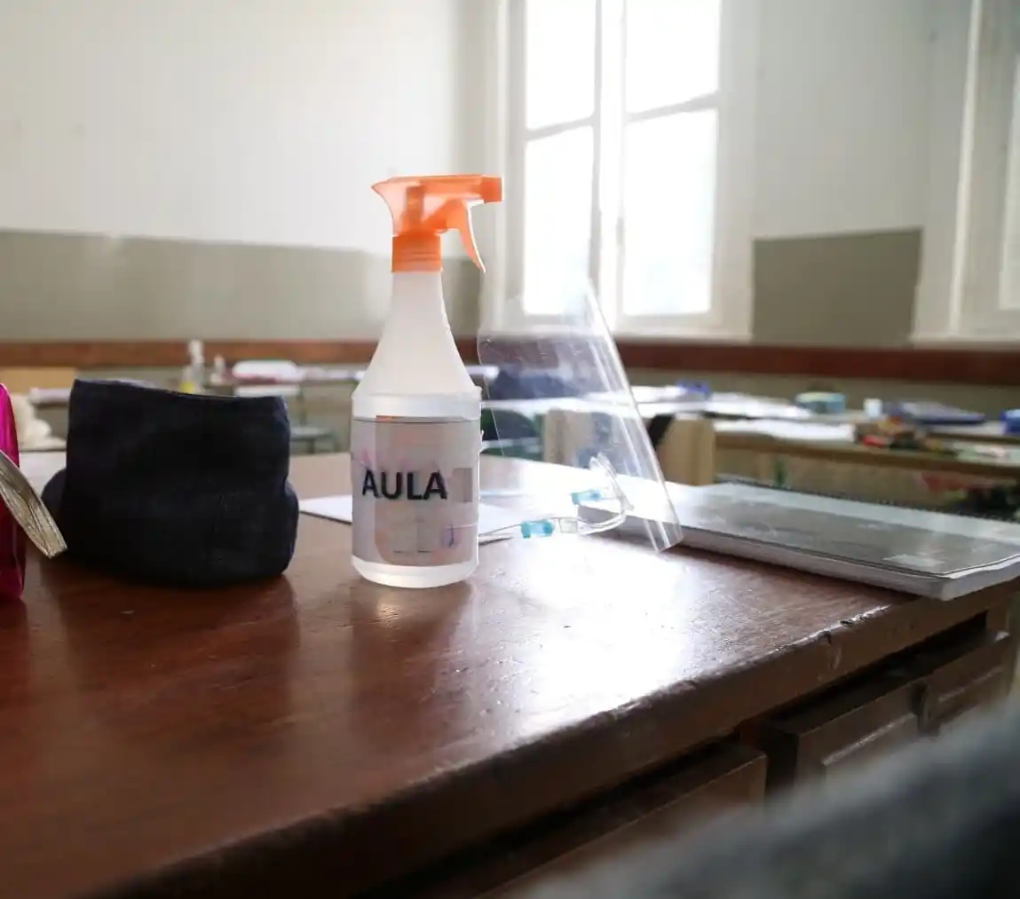 El caso de la docente que le arrojó alcohol en la cara a su alumno