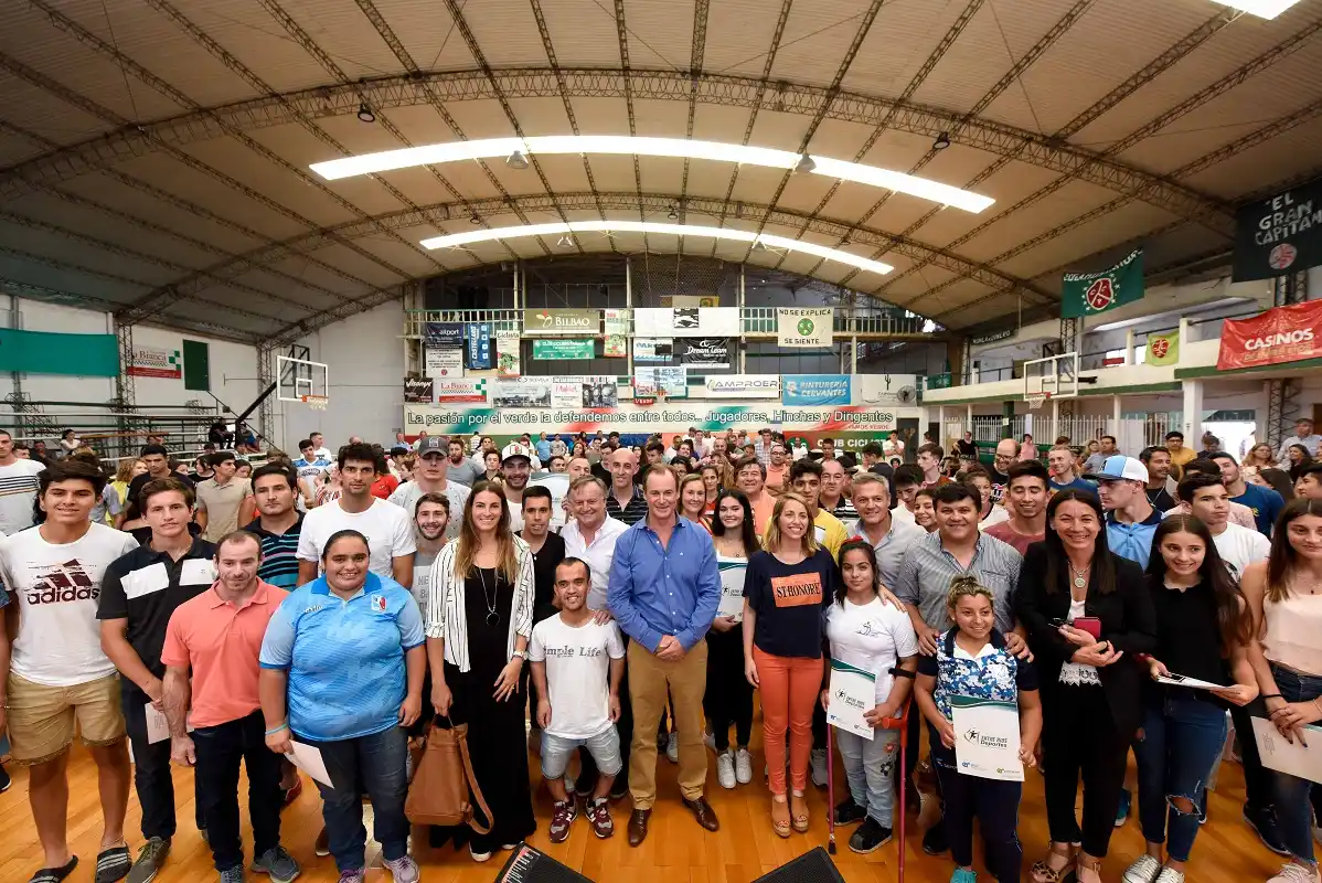 El Gobernador aseguró la continuidad de becas deportivas en la próxima gestión