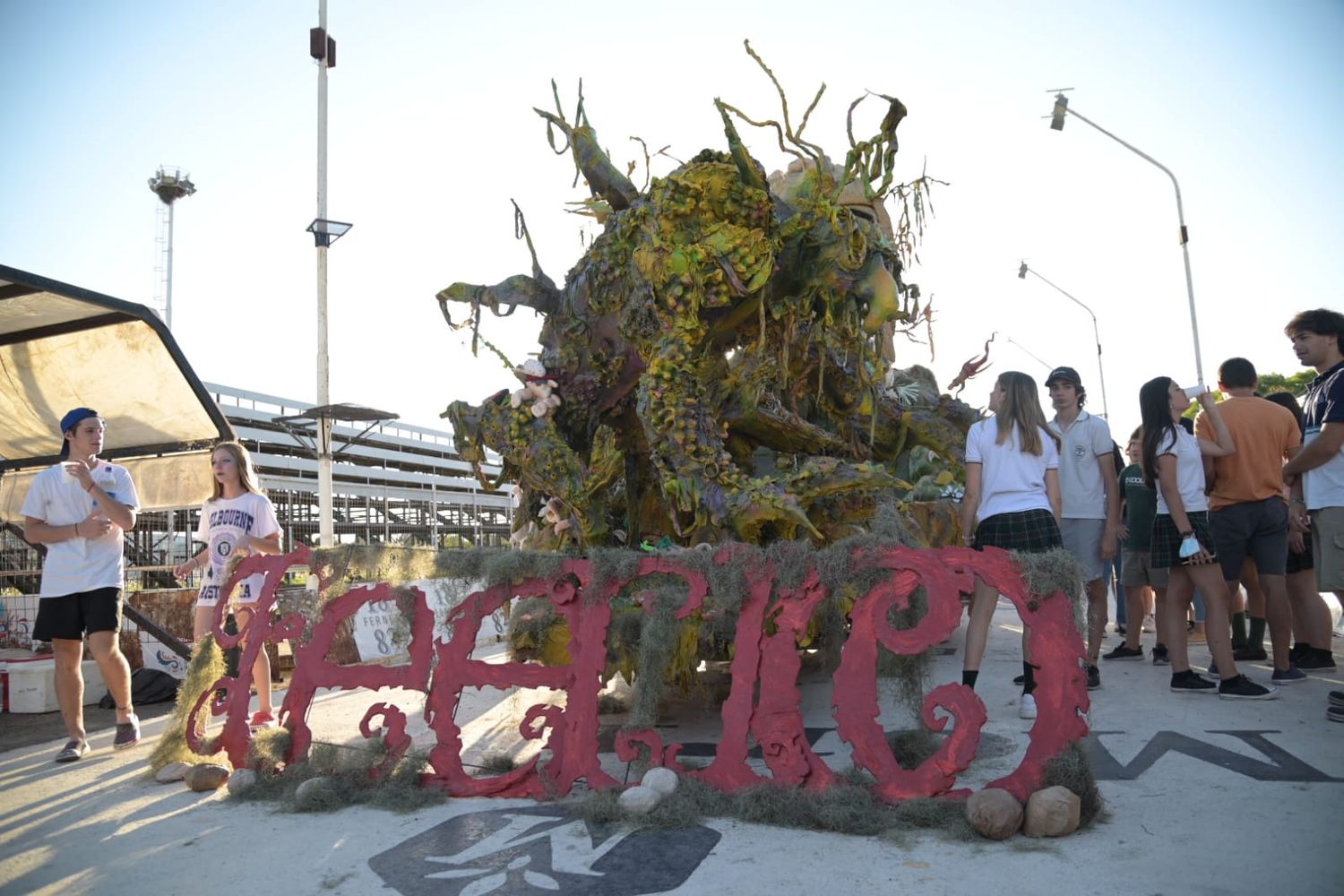 Gran acompañamiento de la comunidad en la nueva edición del Desfile de Carrozas