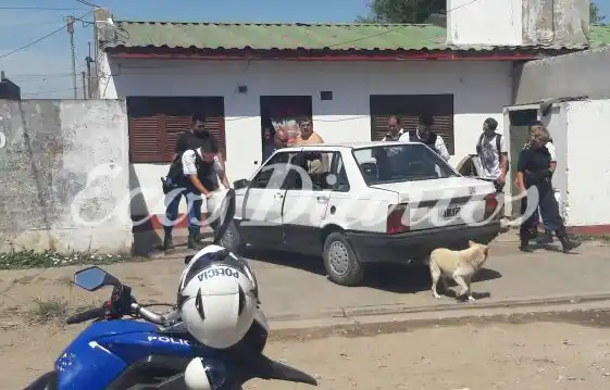 Tratan de fugar, tras embestir y lesionar a agente de Policía