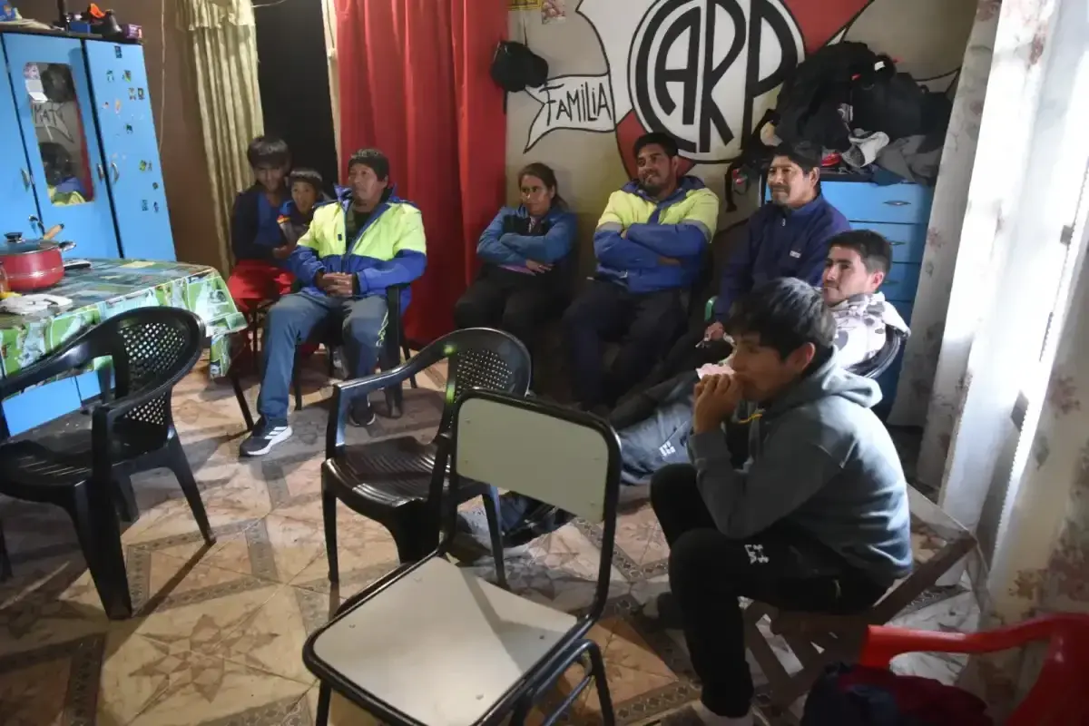 Abrió su casa para que sus vecinos vieran Argentina-Austria en un pueblo sin electricidad