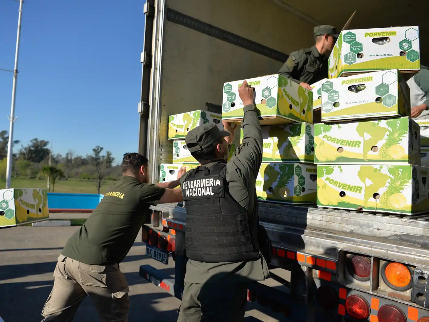 En la Autopista Ezeiza-Cañuelas interceptaron el camión que se dirigía hacia el Mercado Central con el cargamento de frutas.