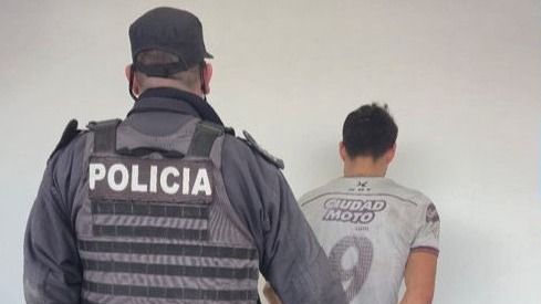 Un joven fue detenido luego de robar herramientas y una mochila