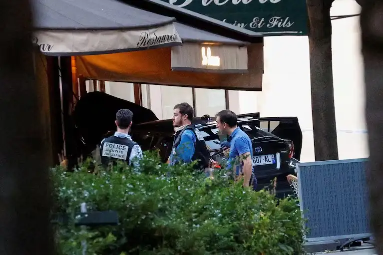 Fuerte operativo de seguridad en París.