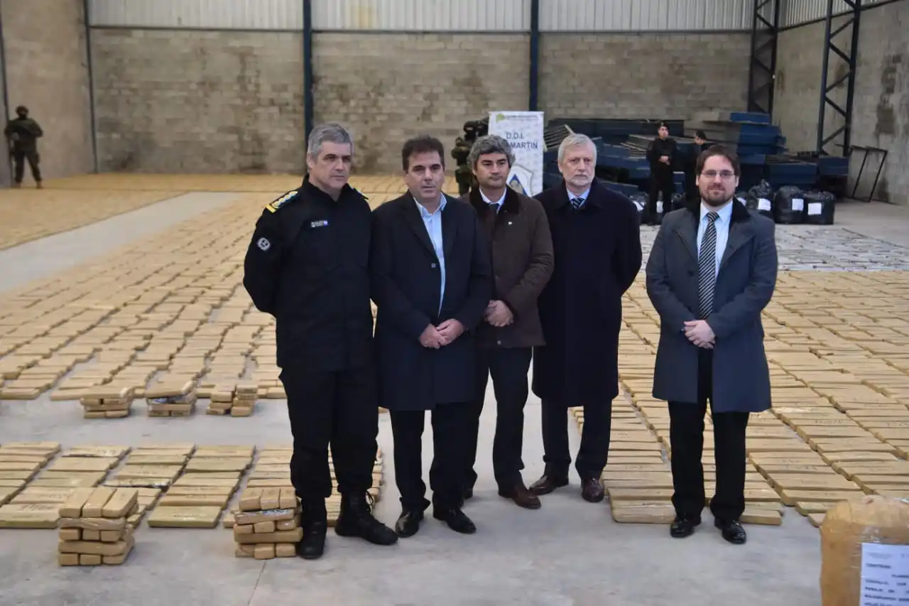 Ritondo supervisó operativo donde se incautaron 8.000 kilos de marihuana