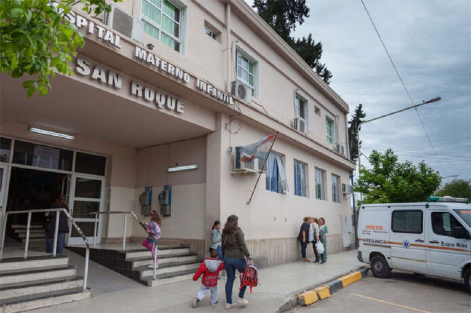 Un chiquito de 4 años sufrió graves quemaduras al jugar en la cocina