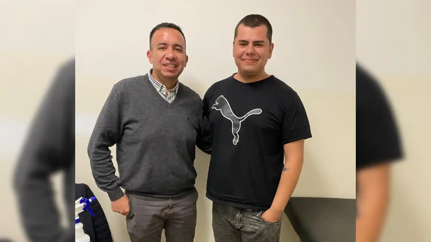 Braian (derecha) junto al neurocirujano Joel Murer.