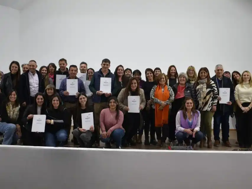 El Gobierno provincial firmó convenios con 21 localidades en Santa Fe y lo hará con otras 16 el 4 de agosto en Rosario.