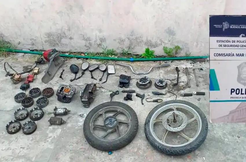 Allanan una casa y encuentran autopartes en una investigación por el robo de una moto