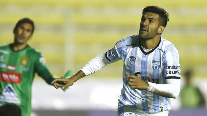 Atlético Tucumán busca remontar la serie de local