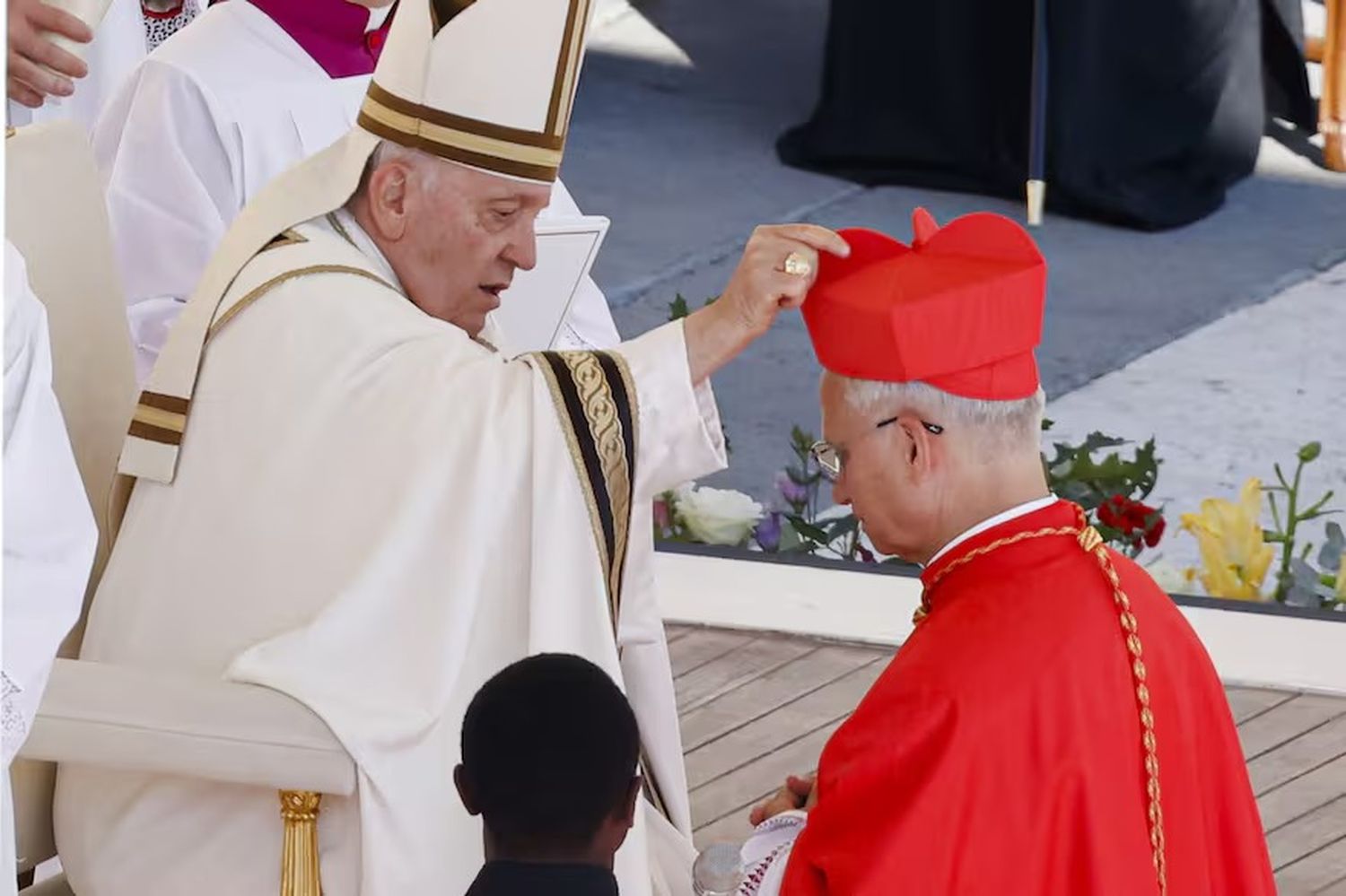 Francisco y Robert Prevost, el papa León XIV