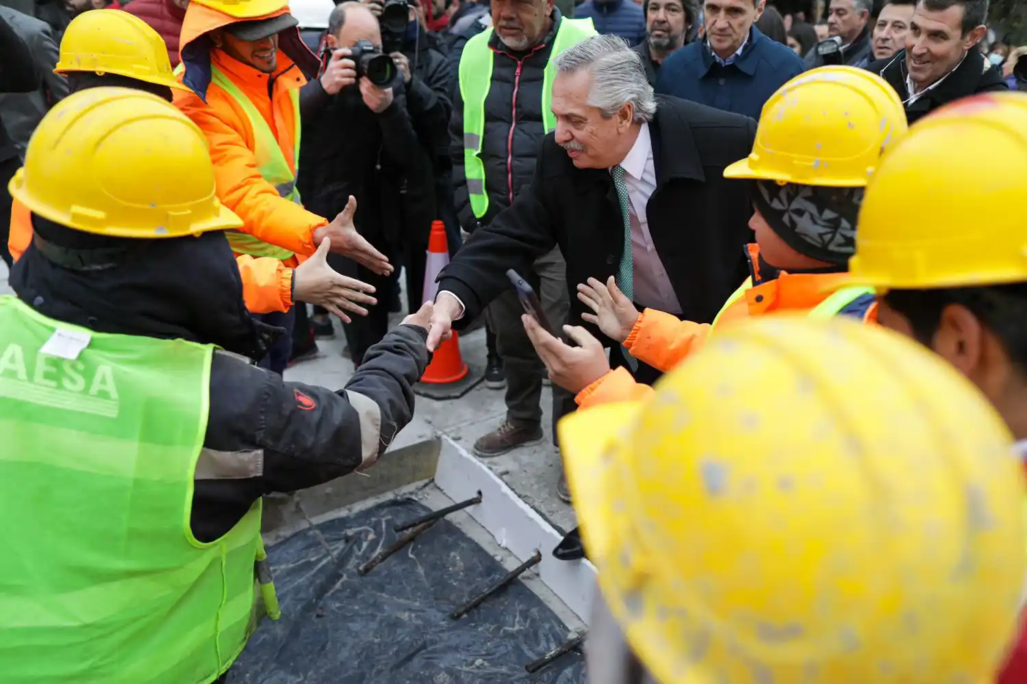 Alberto Fernández recorrió obras ayer en Berazategui.