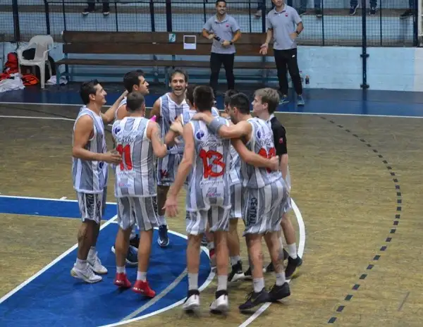 Con sufrimiento y coraje, Central derrotó a Ferro y sigue imparable