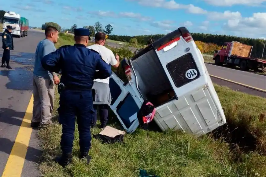 camioneta volcada - 1