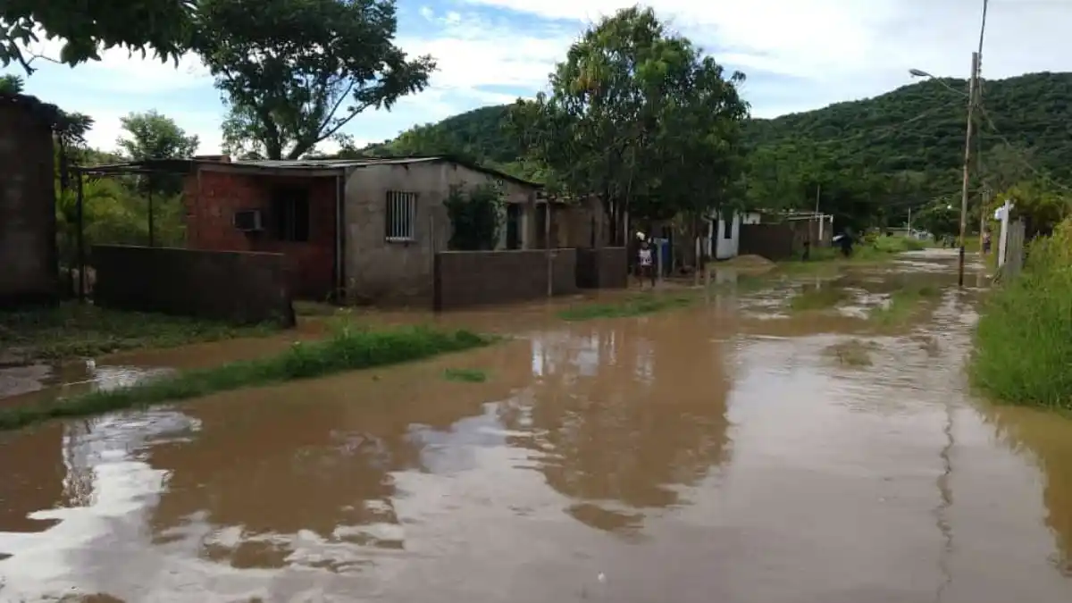 FUERTES LLUVIAS azotan el oriente del país: ríos y quebradas desbordadas en Anzoátegui
