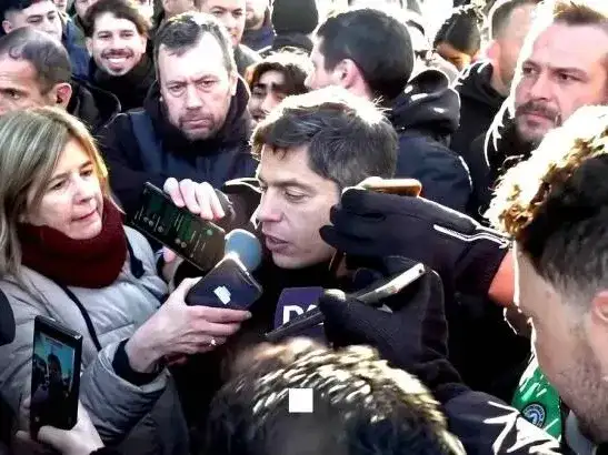 Kicillof visitó la basílica de San Cayetano, en el barrio porteño de Liniers.