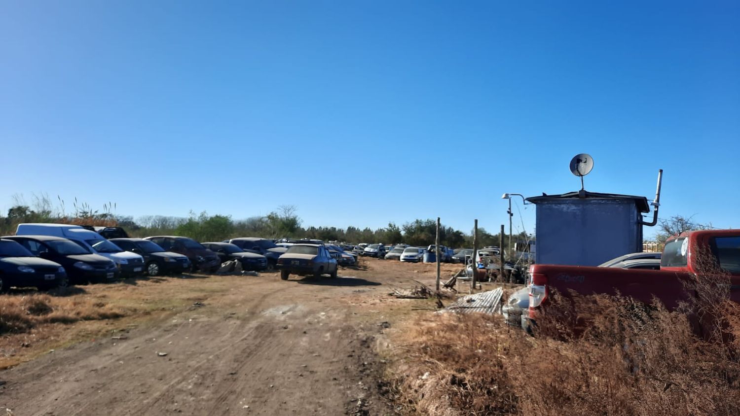 Depósito judicial de vehículos: un cementerio de autos, camionetas, motos y móviles policiales