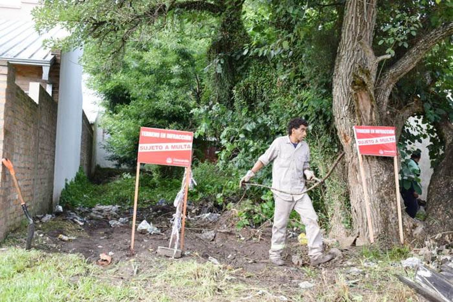 Continúan los operativos para  erradicar terrenos baldíos que se  vuelven microbasurales