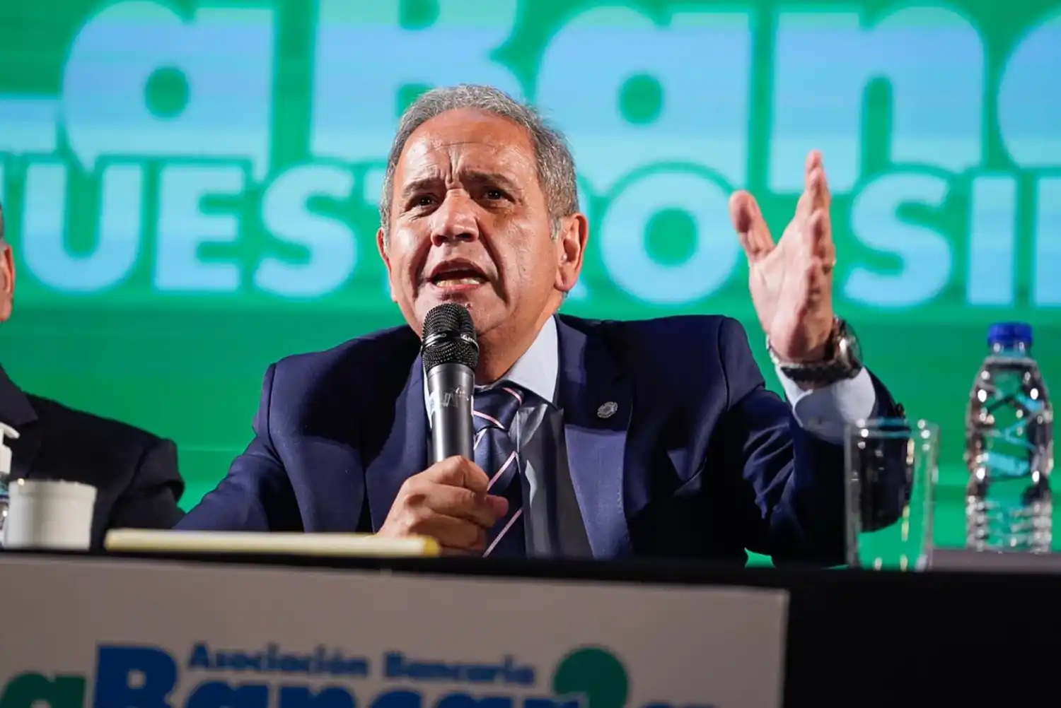 “Trasfondo político”. Para el líder de La Bancaria, la medida de Javier Milei es igual a la de La Pampa, por tratarse de gobiernos opositores.