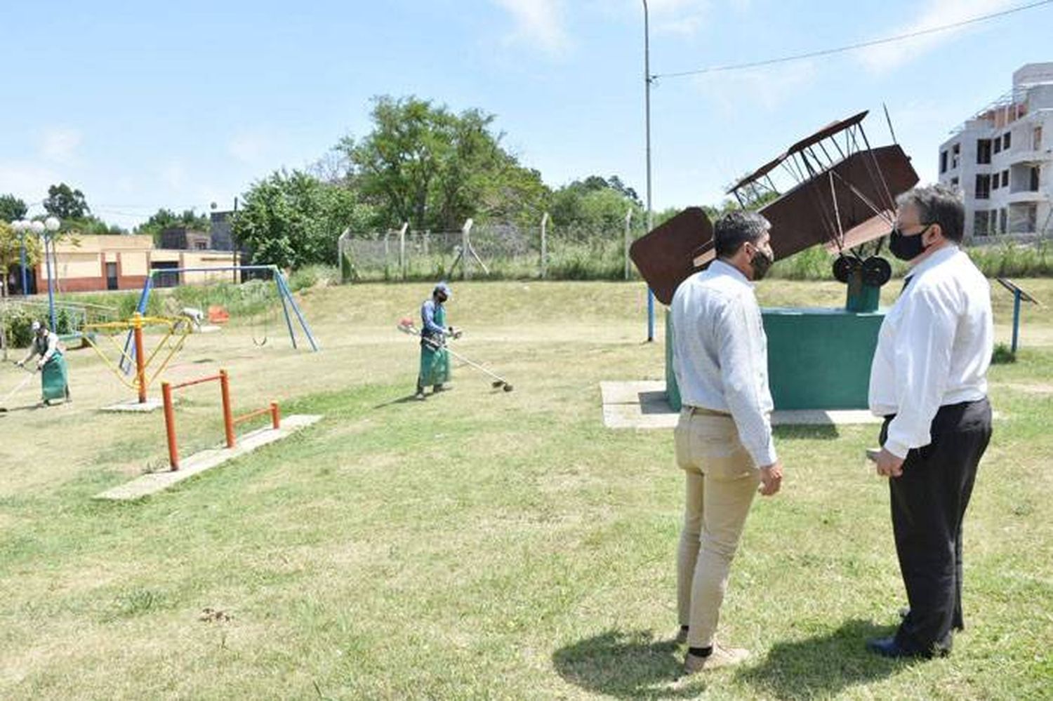 Francolini supervisó las tareas de puesta en valor que se realizan en distintas plazas de la ciudad