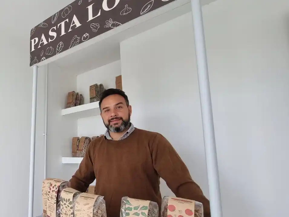 Diego Delavanso, responsable de la firma que recibió la certificación.