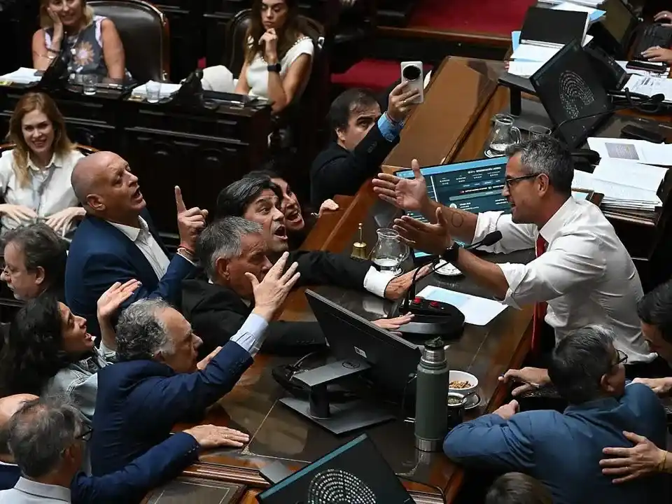 Diputados aprobó la reforma laboral tras un debate tenso y ahora el proyecto vuelve al Senado