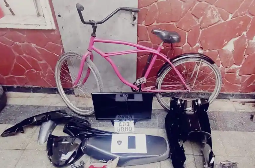 Logró rastrear los elementos robados con un GPS y la Policía detuvo a cuatro personas