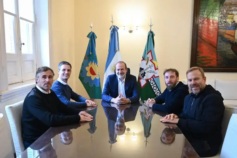 La reunión de intendentes tuvo lugar en Bahía Blanca.