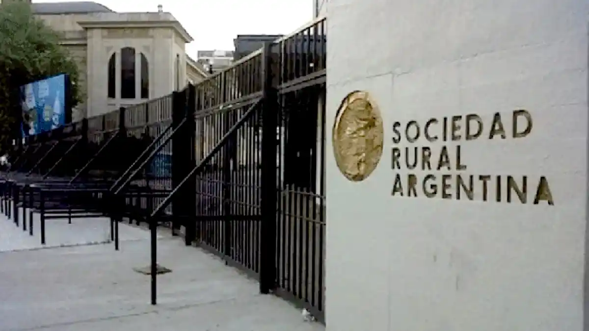Fuertes críticas de socios de la SRA a la postulación de Pereda: "No logra poner un pie en la tierra"