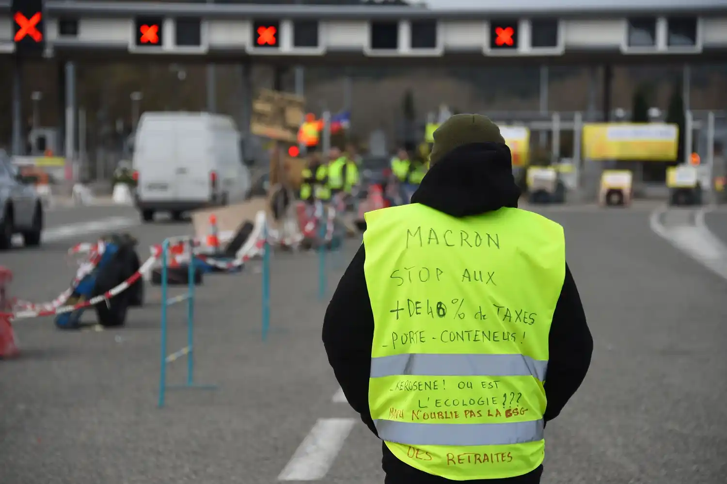 Francia espera con ansiedad el discurso de Macron para intentar salir de la crisis