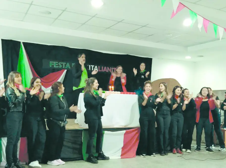 Celebración. Danzas, muestra de fotos y cocina italiana