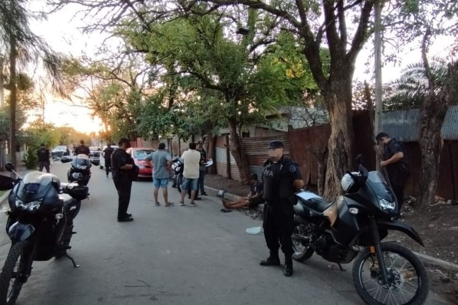 Policía Federal detuvo a dos jóvenes por narcomenudeo en el barrio Vía Honda