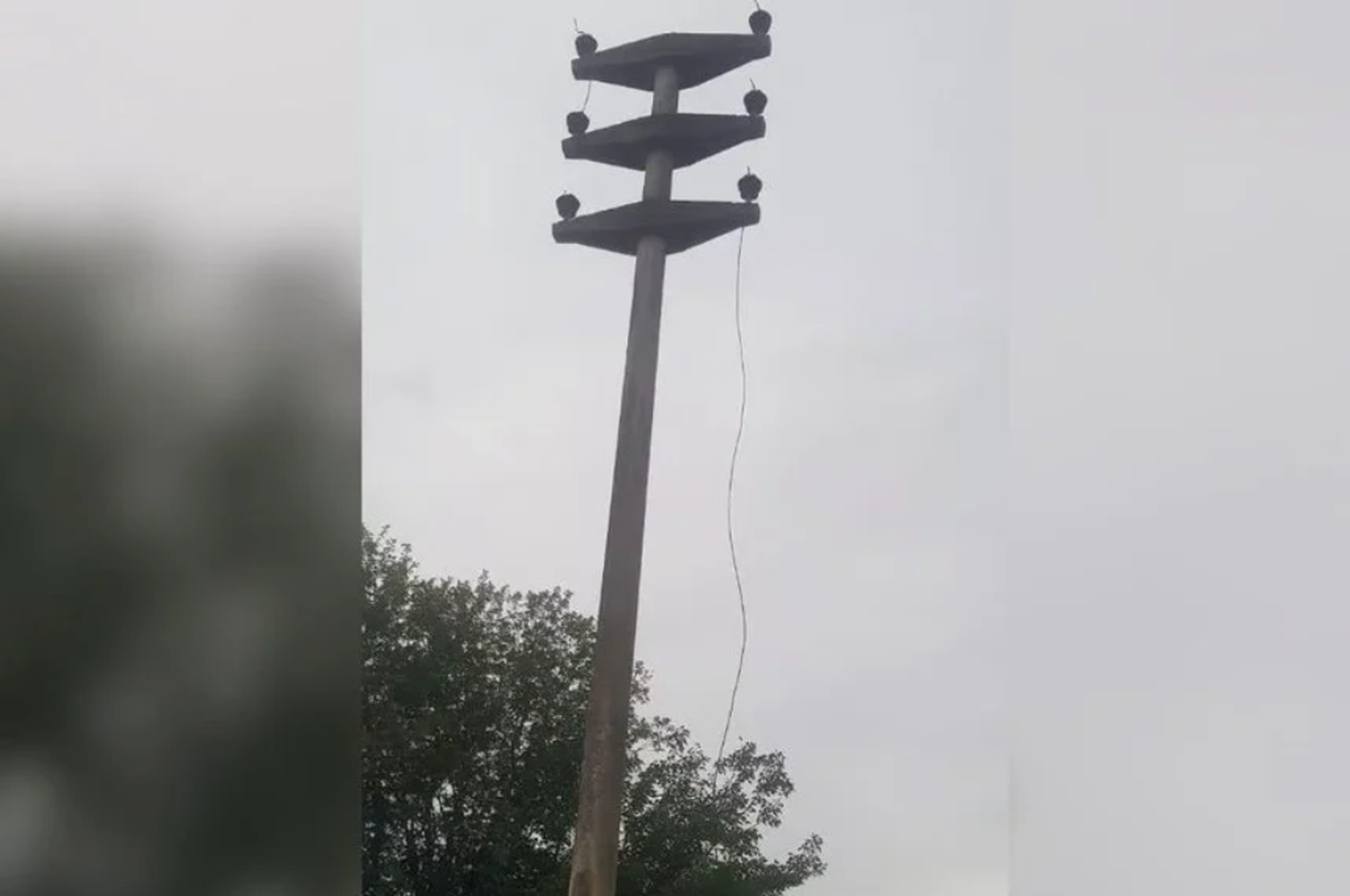 Una de las torres donde se aprecia la ausencia de cables.