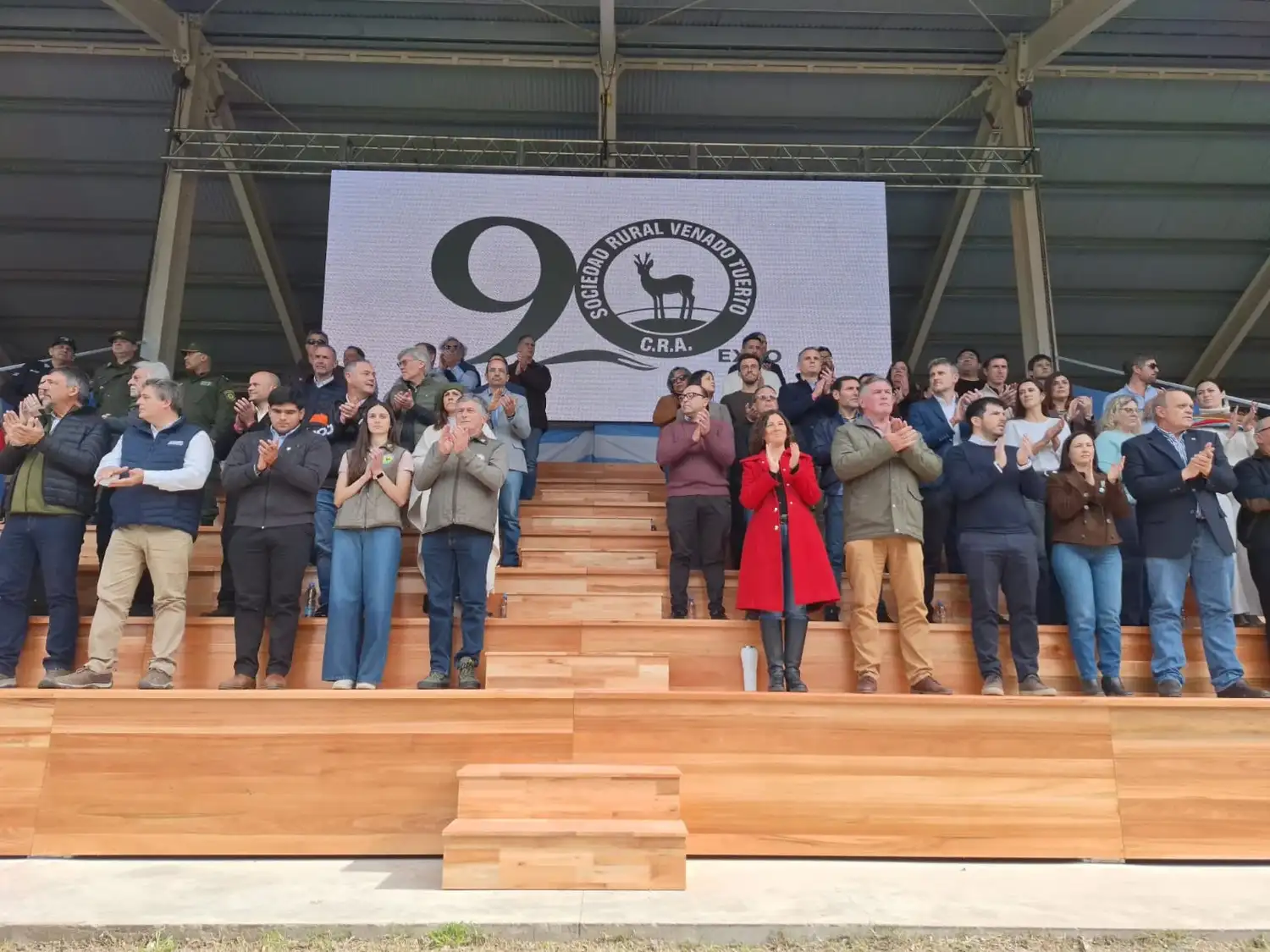 El palco frente a la pista central fue el escenario del acto de inauguración de la muestra.