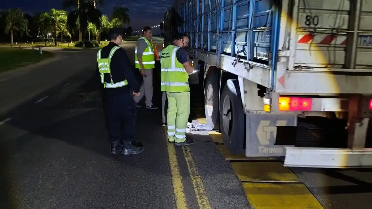 Operativo de la APSV: realizaron controles de pesaje a camiones en la Ruta Provincial 1