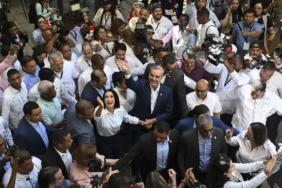 ¡ARROLLADORA VICTORIA! Luis Abinader se consolida en la presidencia de Dominicana